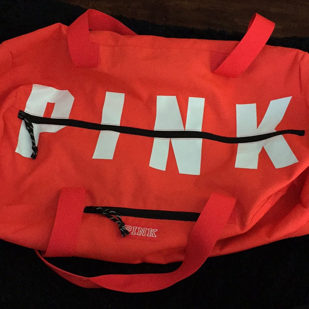 Victoria Secret’s Pink Duffle Bag !! NEW CONDITION